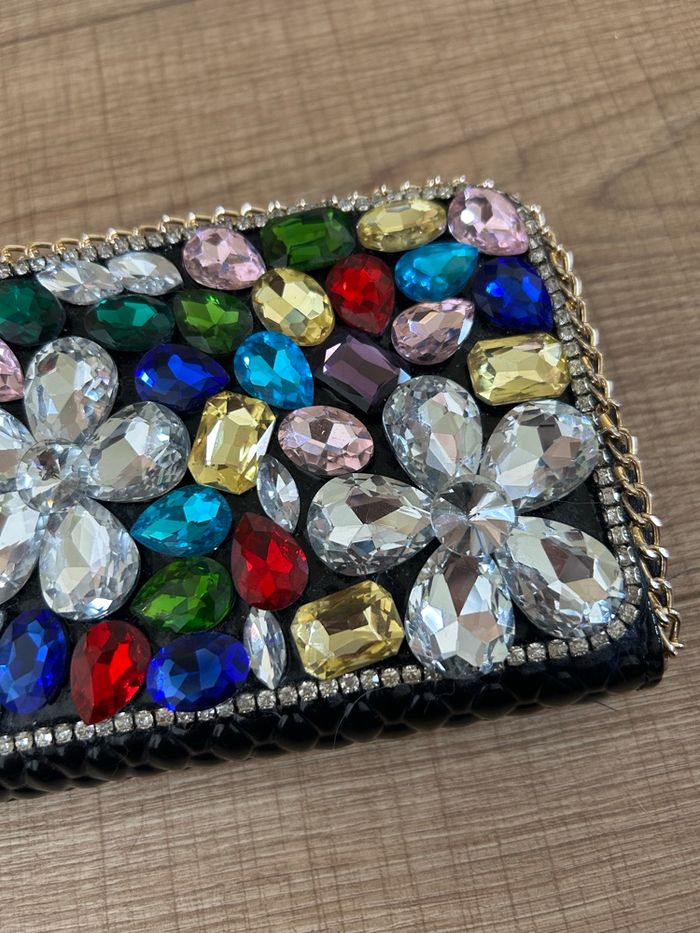 Portefeuille noir et doré avec strass jamais utilisé - photo numéro 4