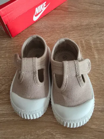Chaussure bébé fille/garçon taille 18