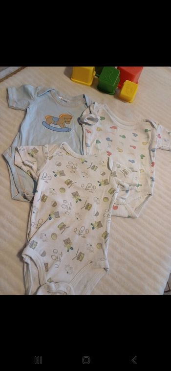 Lot de 3 bodies bébé taille 3 mois