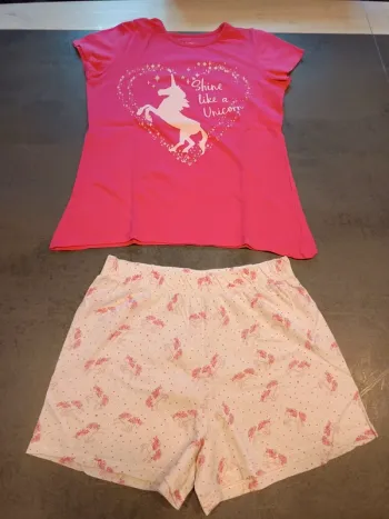 Vends pyjamas short été in extenso taille 10 ans.