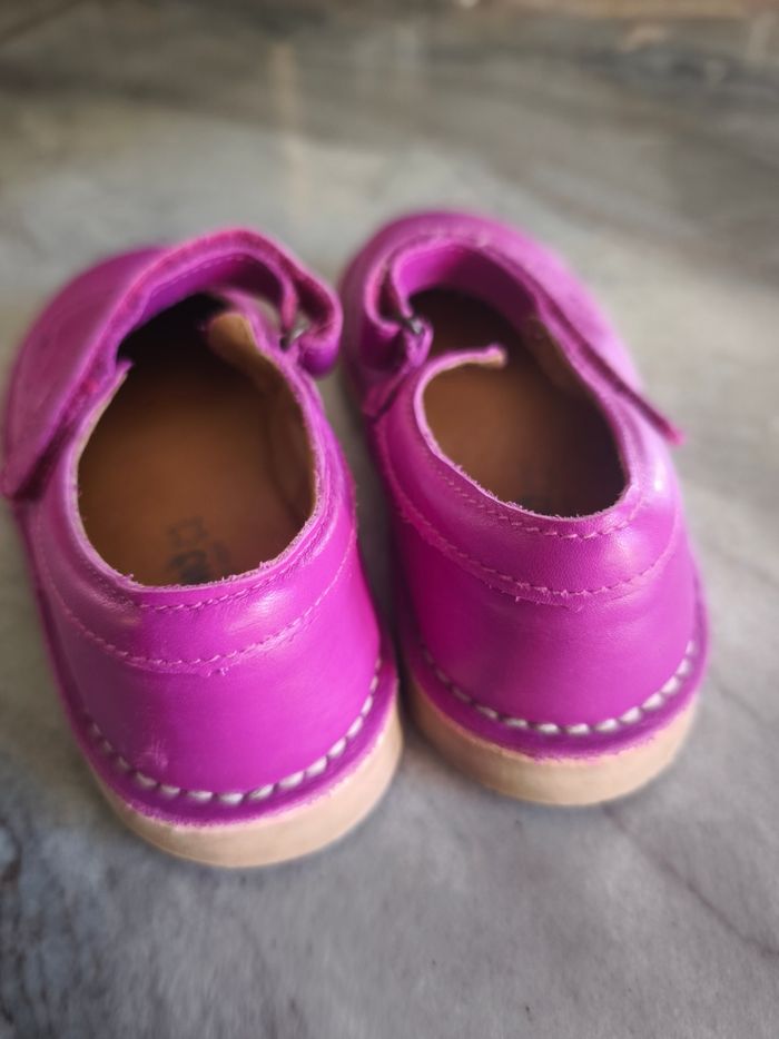 Chaussures en cuir taille 31. Excellente qualité espagnole. Bon état général - photo numéro 5