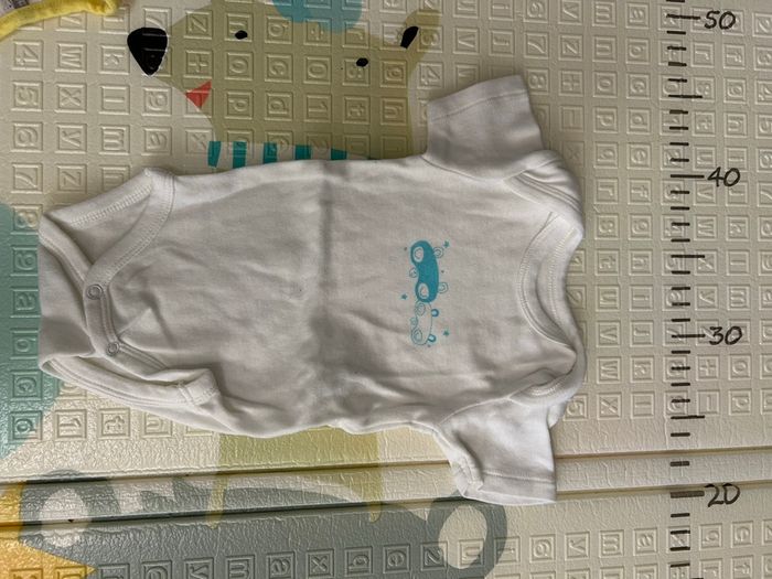 Lot 6 bodies manche courte 3 mois - photo numéro 4