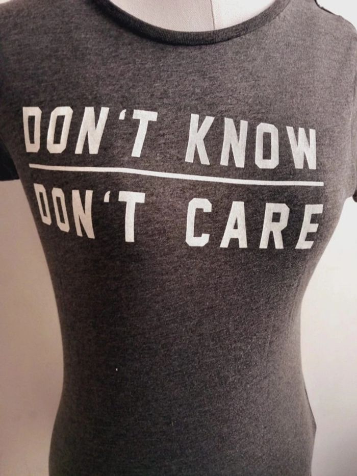 T-shirt 🌸 don't know 🌸 don't care - photo numéro 2