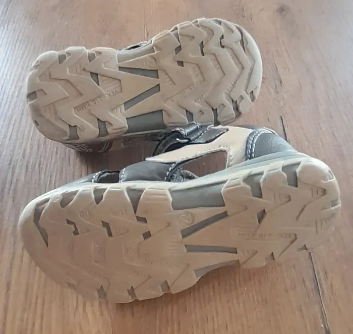 Deux paires de chaussures saison été garçons - photo numéro 6