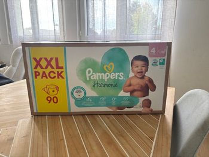 90 couches Pampers taille 4