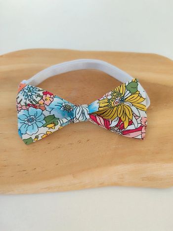 Noeud papillon fleuri multicolore