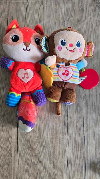 2 peluches interactives