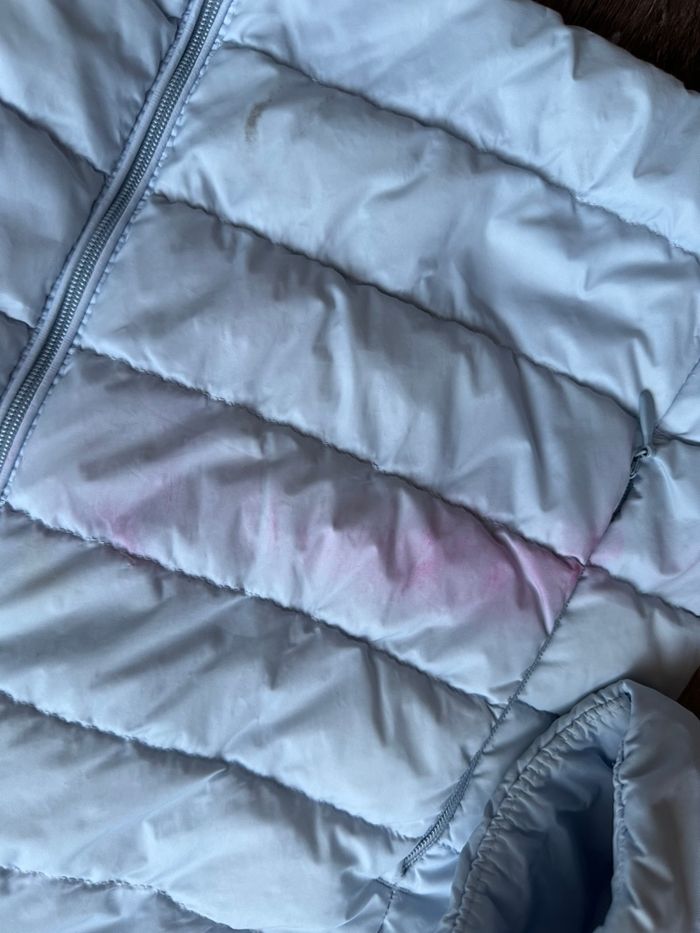 Doudoune Tommy Hilfiger - Taille XS - bon état, tache rose - photo numéro 2