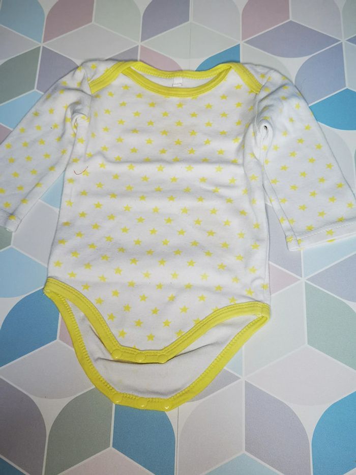 D3876 - lot de 4 bodies fille 6 mois - photo numéro 5