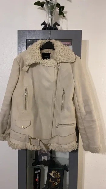 veste fourré ZARA taille M = 40