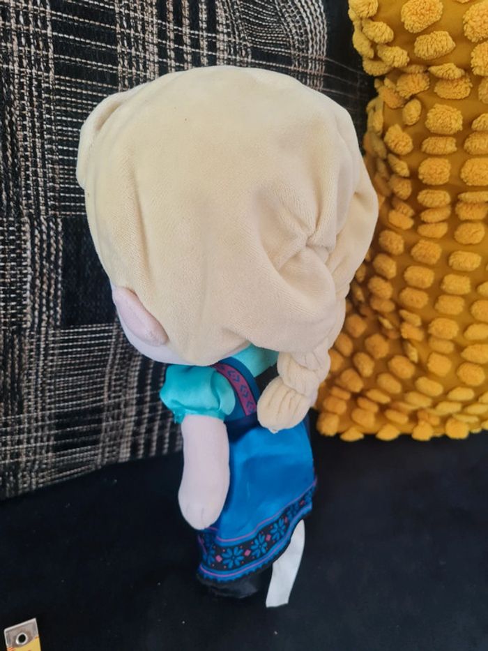 Peluche Elsa - reine des Neiges Disney store - 30 cm - photo numéro 7