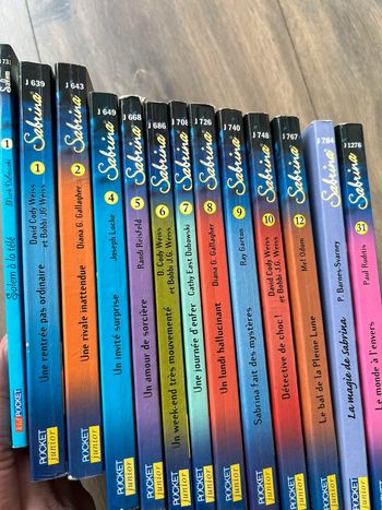 Lot de 12 livres Sabrina