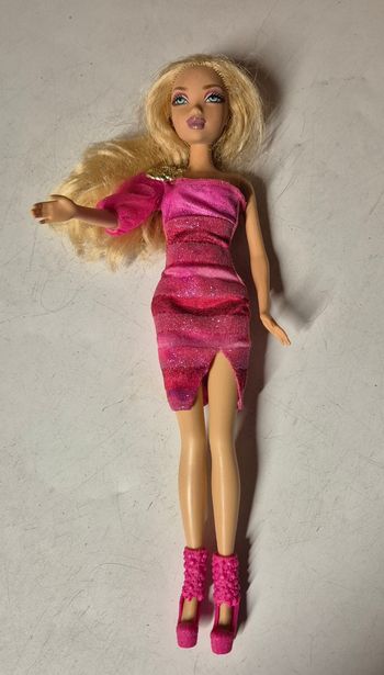 Poupée barbie fashionistas mattel année 1999