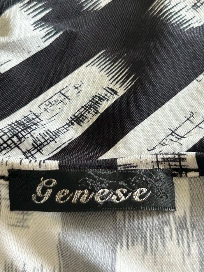 Robe Genese taille S/M - photo numéro 9