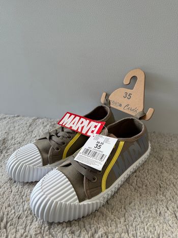 Basket casual Marvel taille 35)