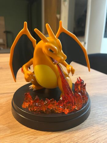 Figurine dracaufeu 