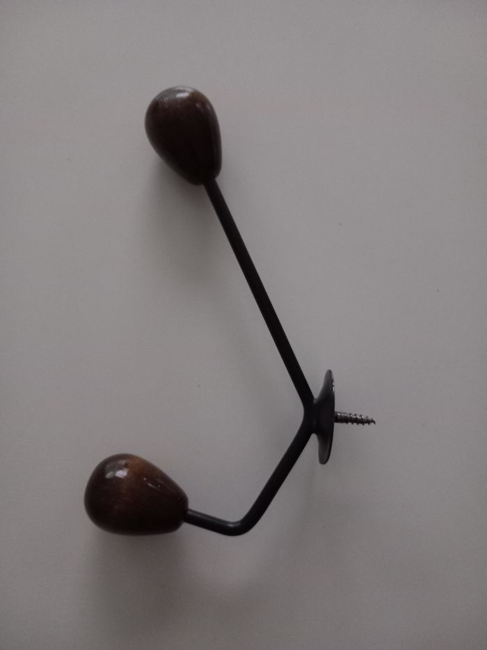 Patère en métal et bois
