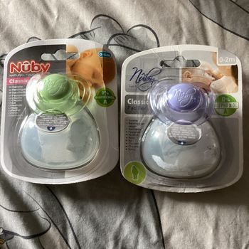 Lot de 2 tétines avec attache tétine