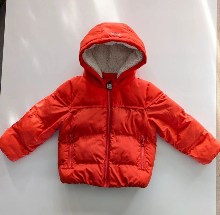 Doudoune rouge chaude à capuche – Taille 2-3 ans /98 cm – Très bon état - photo numéro 2