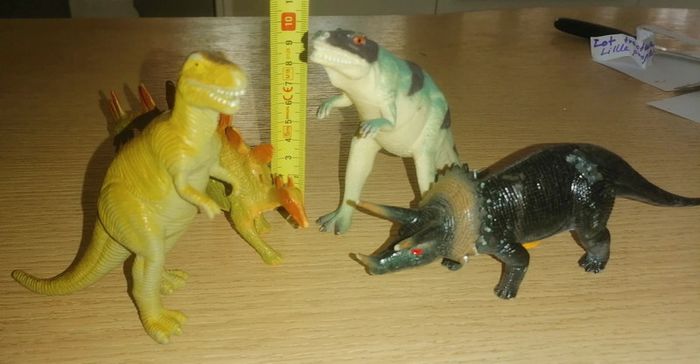 Lot 4 dinosaures de 10 cm - photo numéro 3