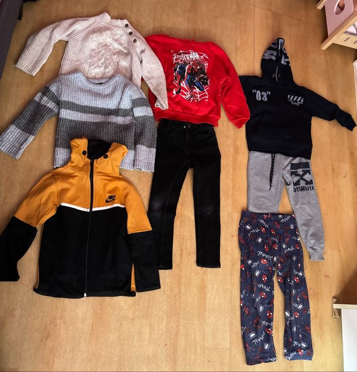 Lit de vêtements garçon 5-6 ans - photo numéro 2