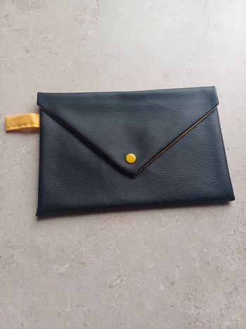 Pochette en simili cuir noir
