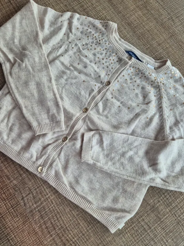 Gilet de fêtes Okaïdi 5 ans à sequins en super état - photo numéro 2