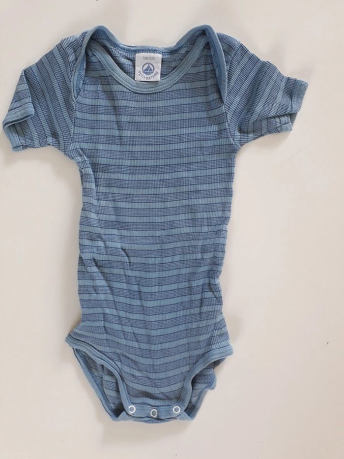 Lot bodies petit bateau 1 an - photo numéro 2