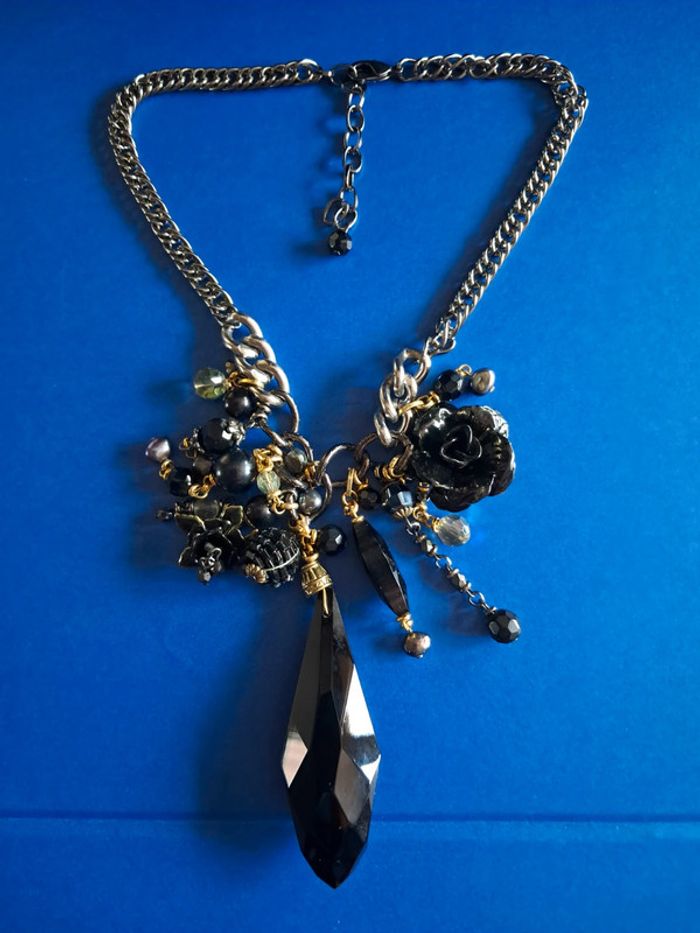 Collier court NEUF avec pendentif et breloques - photo numéro 8