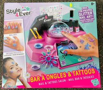 Bar à ongles et tattoos neuf
