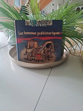 Kididoc  les hommes préhistoriques  très bon etat