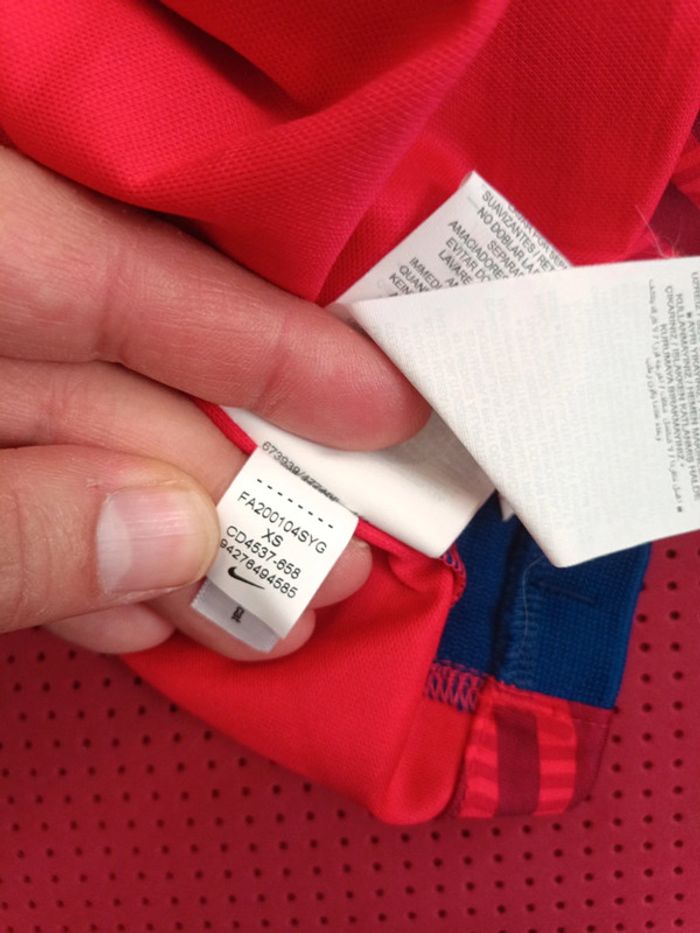 Maillot de foot FC Barcelone, Nike Authentique Officiel taille enfant 6/8 ans, Neuf - photo numéro 11