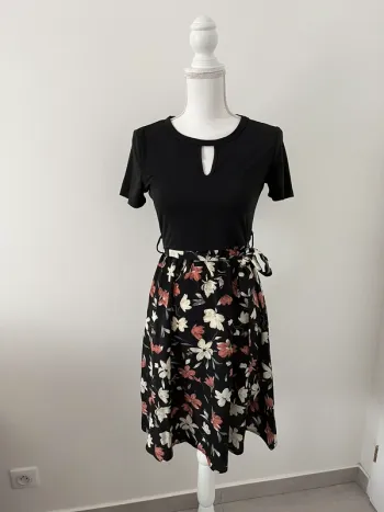 Robe à imprimer floral ceinturé