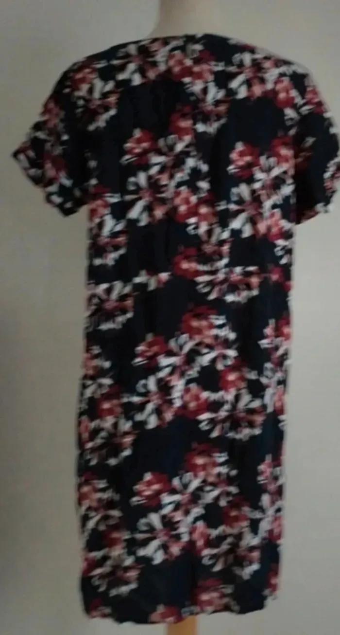 Robe manches courtes bleu marine fleurie Women only taille 40 - photo numéro 3