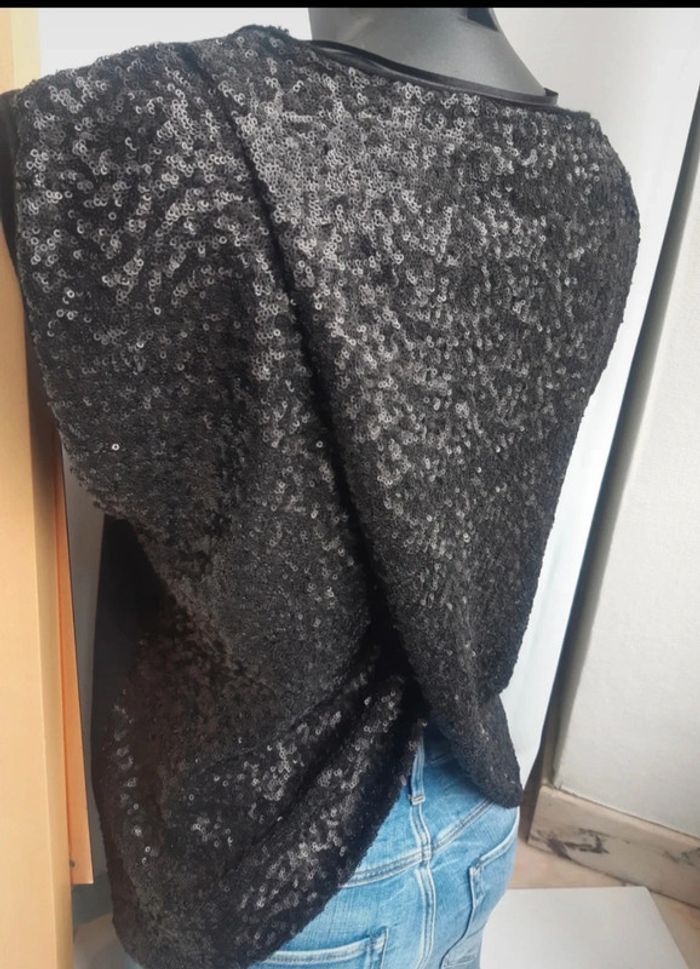 Ikks haut tee-shirt bi matière sequins noir T 36/38 en tbe - photo numéro 7