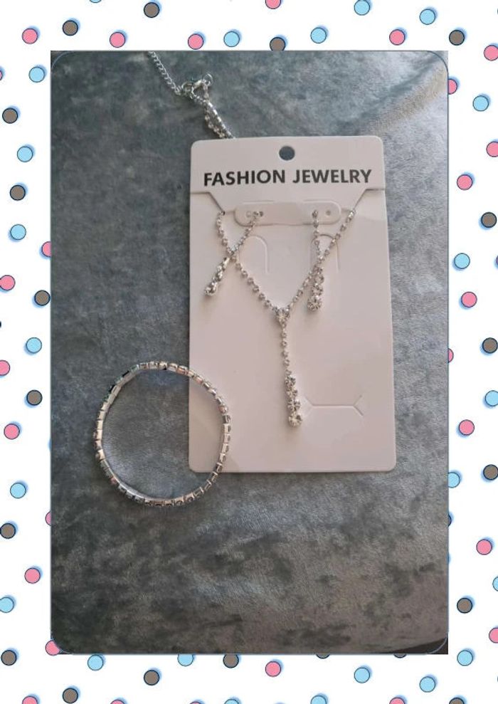 Parure strass neuve : collier + bracelet + boucles d’oreilles