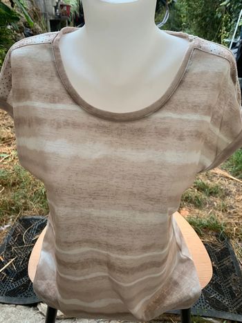 Teeshirt Armand Thierry taille 40 beige