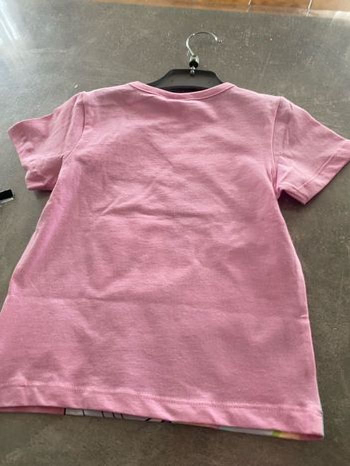 Très joli, T-shirt Minnie Disney, neuf avec étiquette, taille un an et demi ou 18 mois - photo numéro 6
