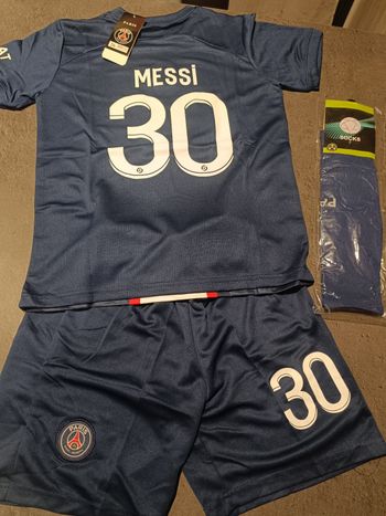 Tenue foot Léo Messi PSG Paris Saint-Germain bleu. T.26