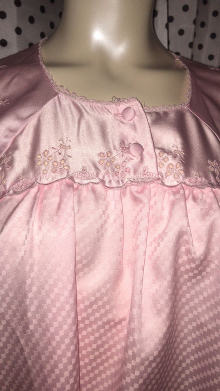 Chemise de nuit Vintage état neuf rose en satin - photo numéro 4