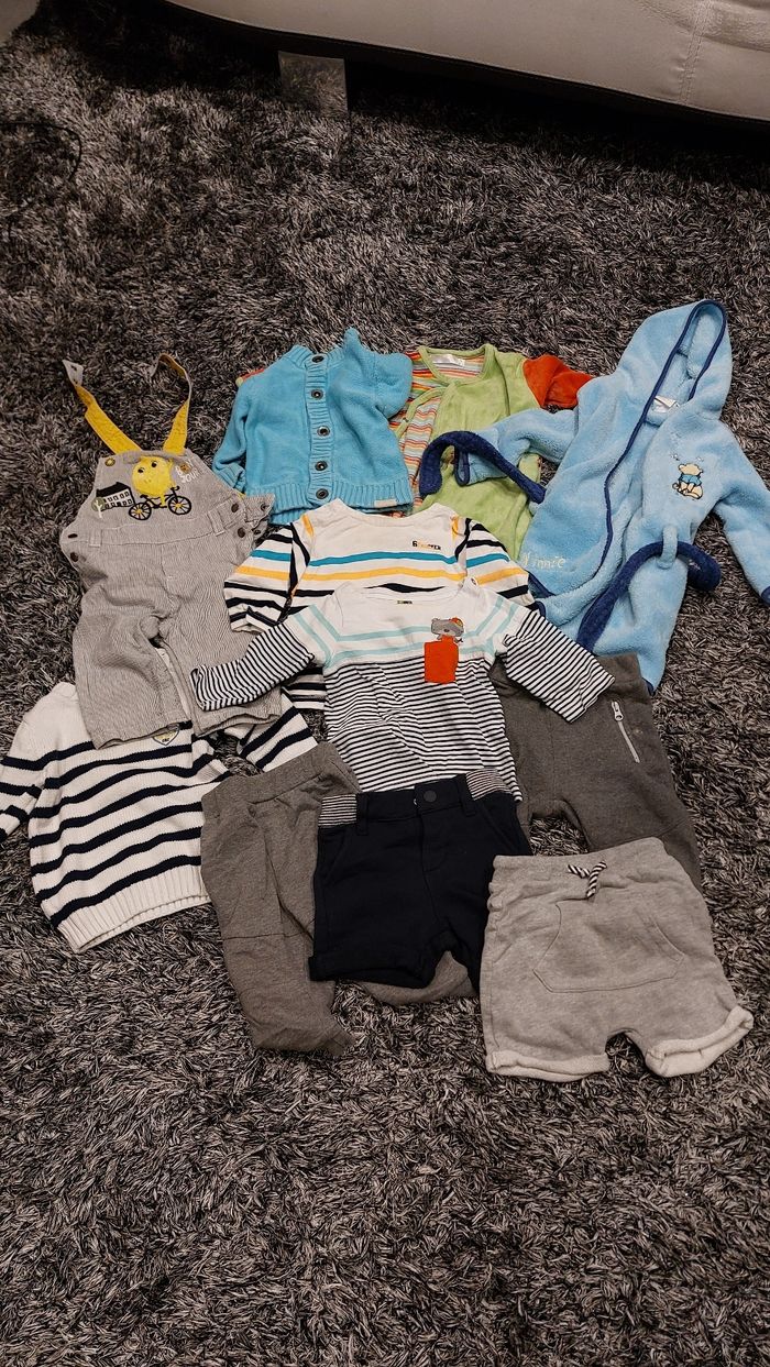 lot de vêtements bébé 9 mois
