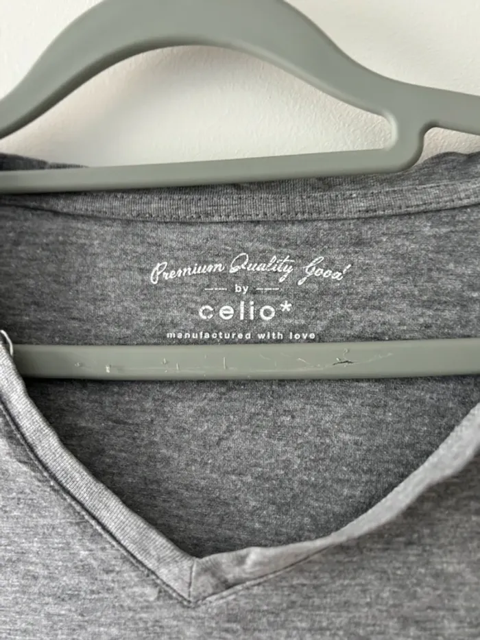 T-shirt Celio col V – Taille XL – Silky Touch - photo numéro 4