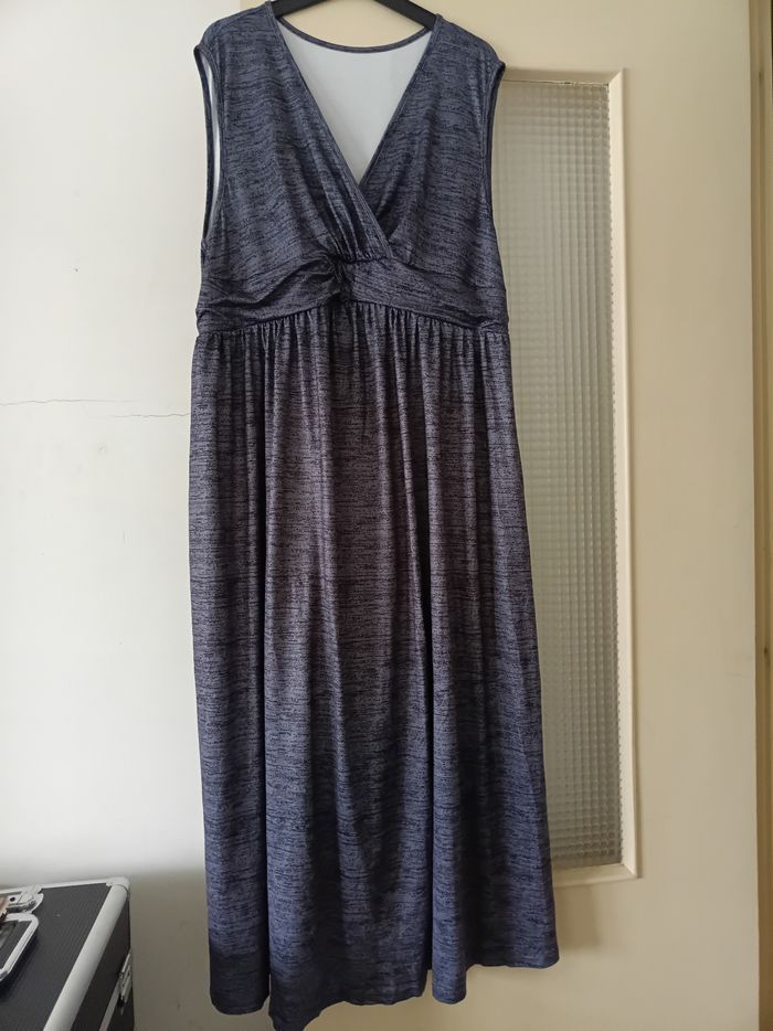 2 robes avec poches une bleu et une noir gris 3 XL