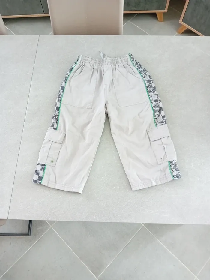 Pantacourt gris pale et vert Bikool Sport taille 12 ans