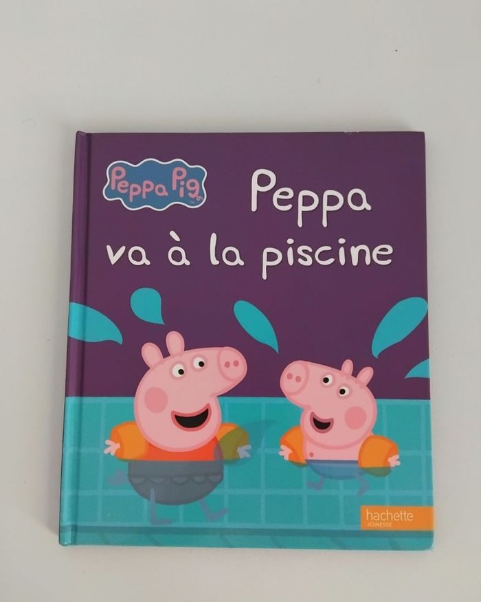 PEPPA PIG va à la Piscine Livre Jeunesse 📚