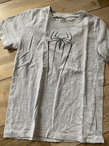 T-shirt gris araignée 9/10 ans