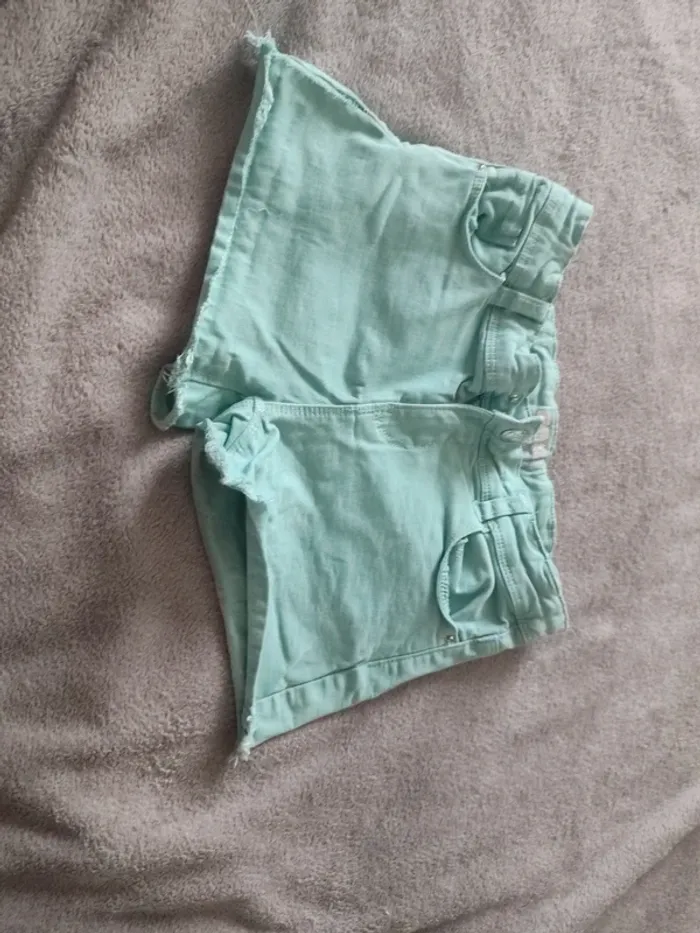 Short fille