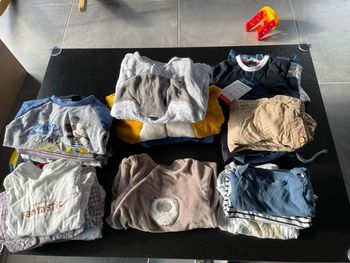 Lot vêtements 12 mois