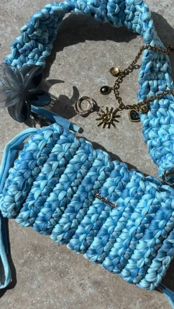 Sac crochet bicolore bleu