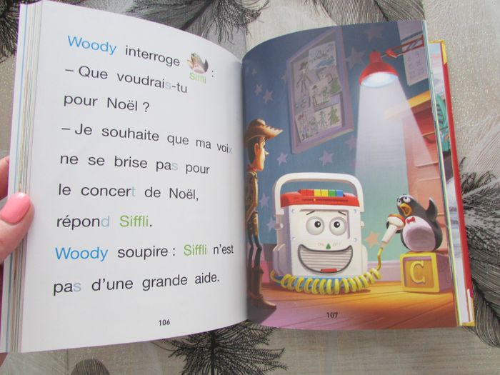 Livre J'apprends à lire avec les grands classiques Disney niveau CP: 5 histoires de Noël - photo numéro 4
